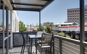 Fiveways Chefs Kitchen With Large Balcony